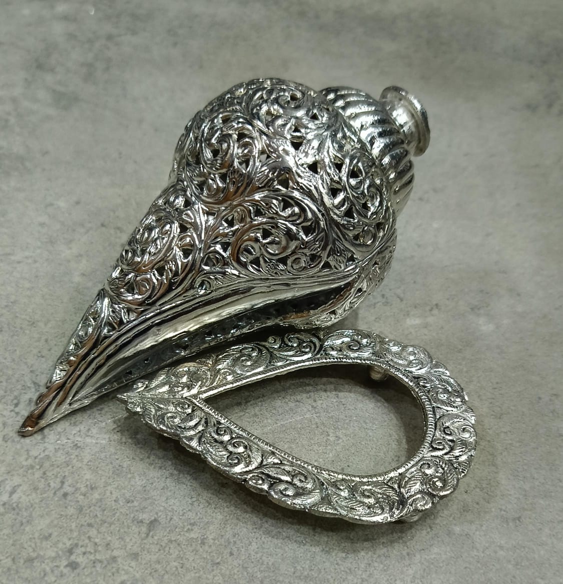 Shankh with Stand