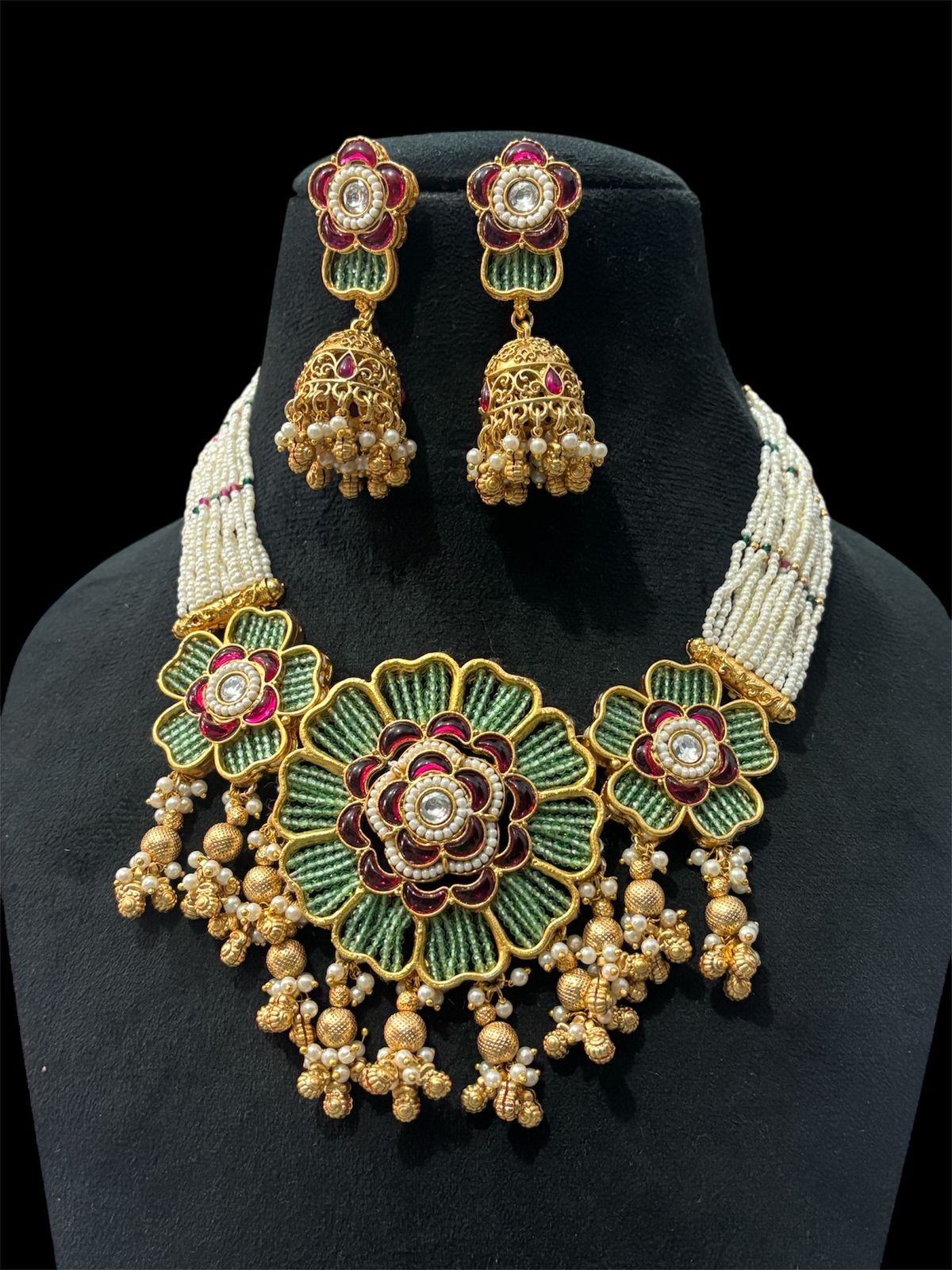 The Tyaani Set