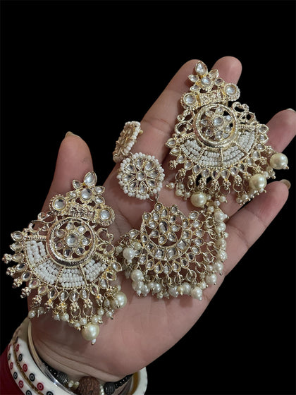 Glass Kundan Earrings with Maantikka