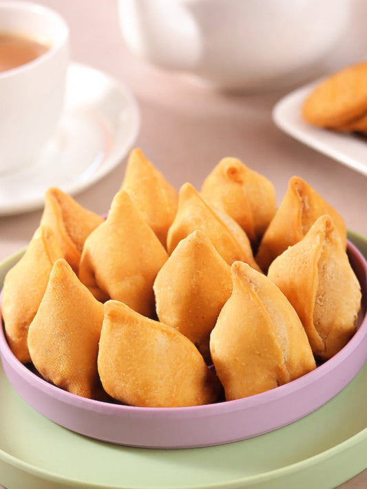 Desi Ghee Dal Moth Samosa- 250 grams