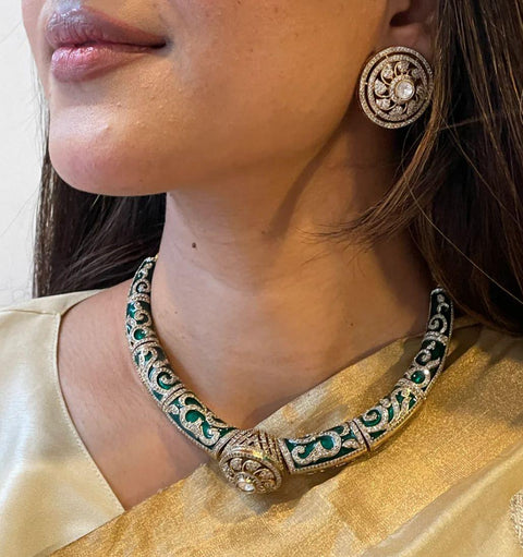 Meenakari Hasli
