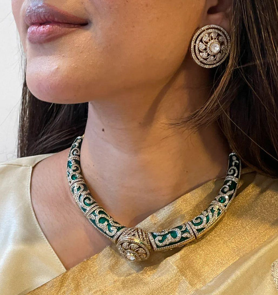 Meenakari Hasli