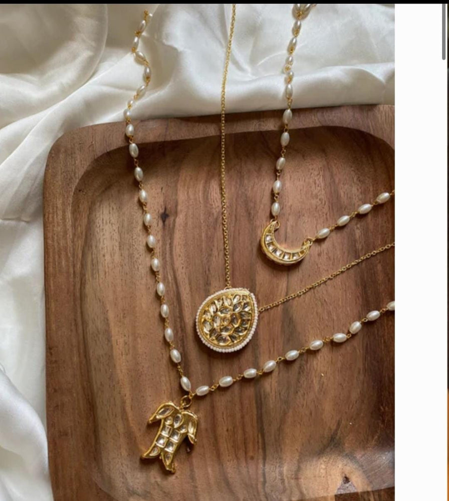 Ri Neckpiece