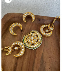 Jiya  Neckpiece