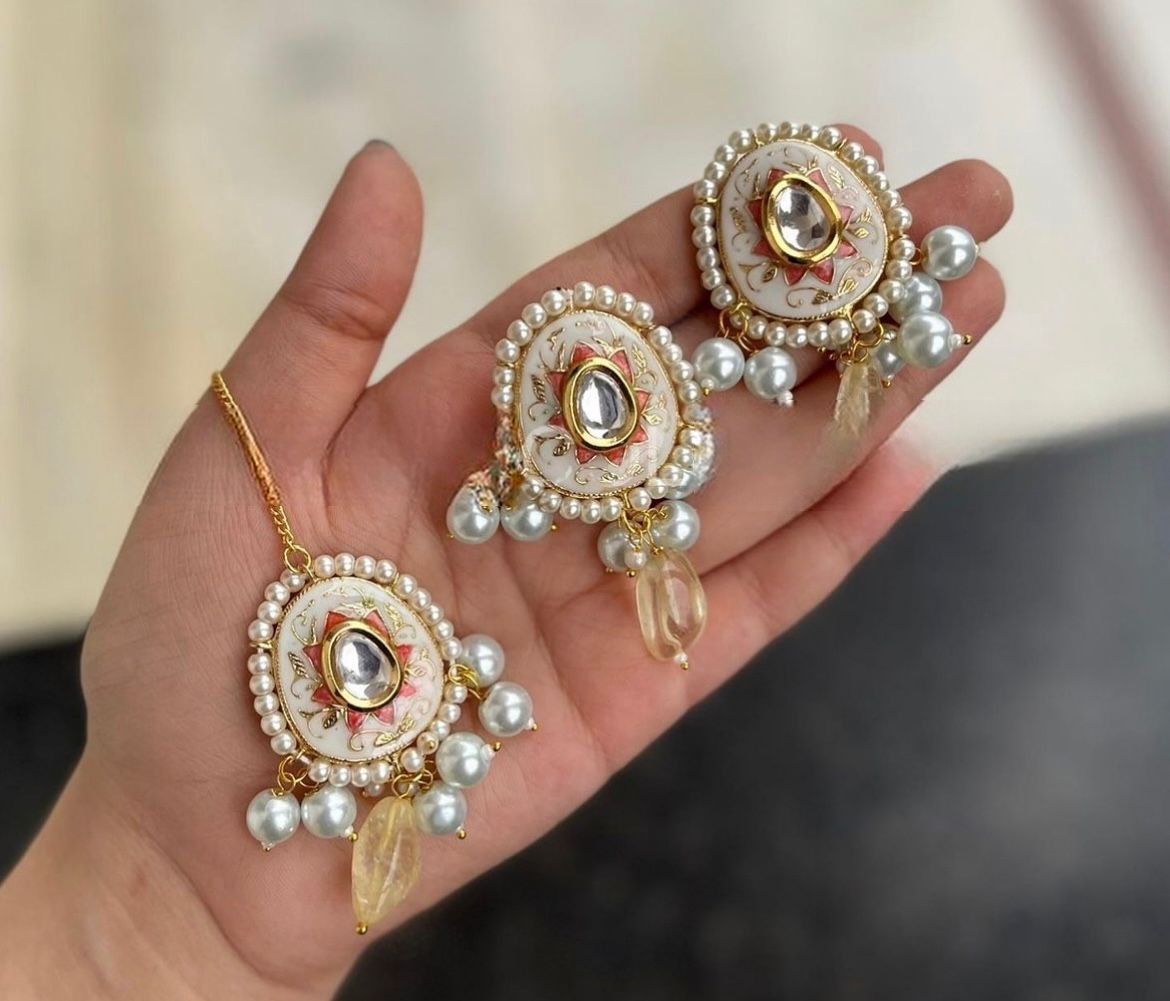 Jiya White Set with Maangtikka